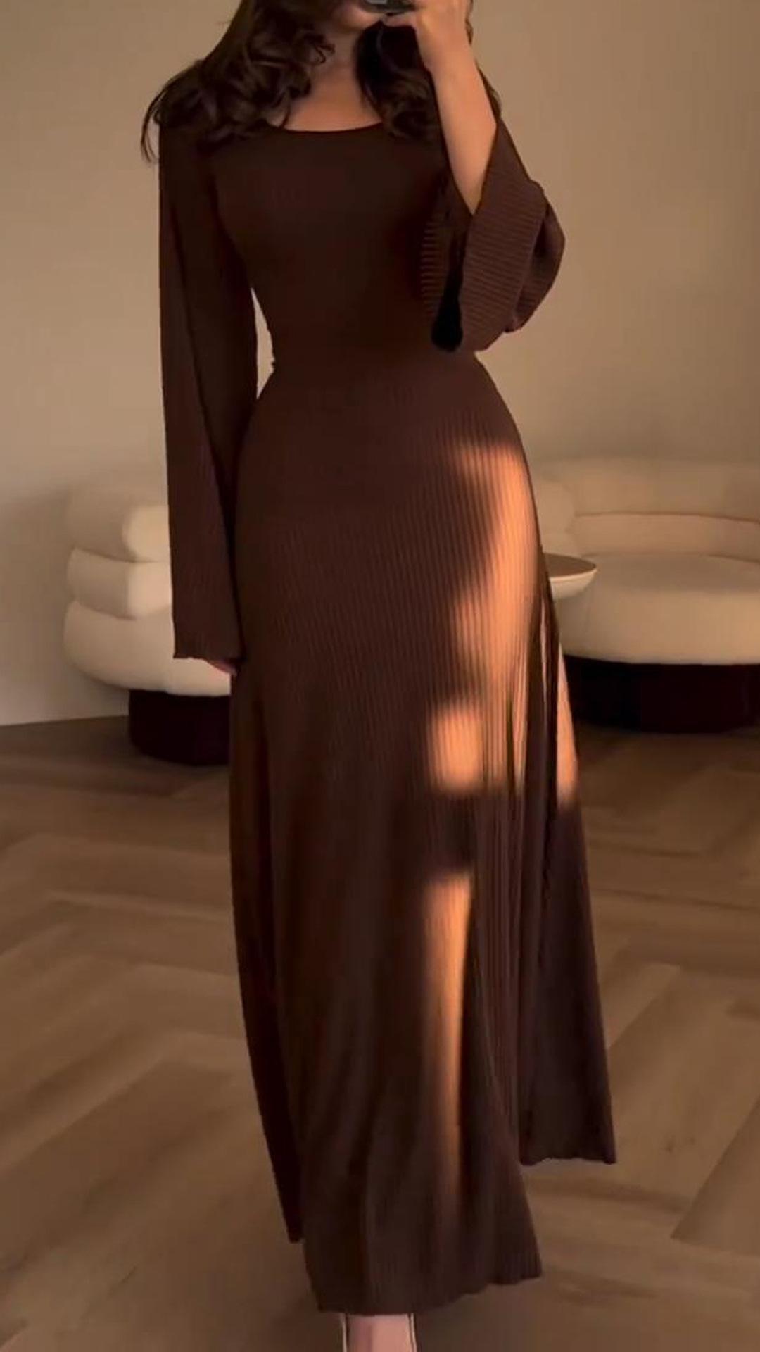 Elegante vestido de punto con cintura anudada