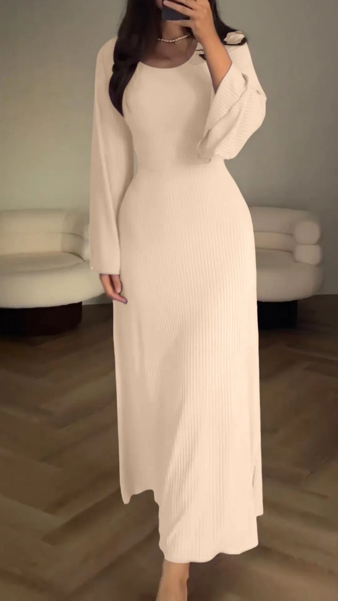 Elegante vestido de punto con cintura anudada